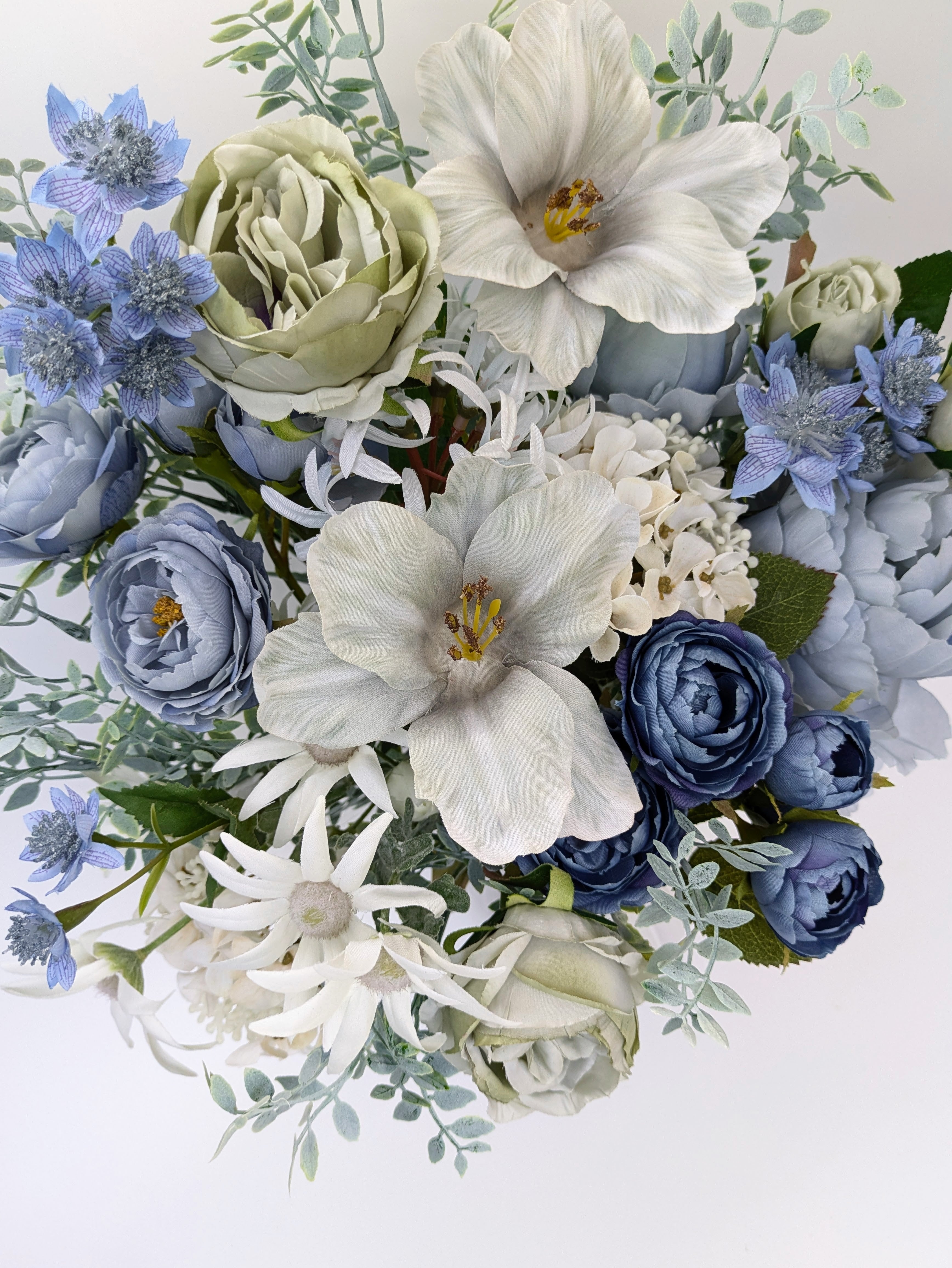 YSアウトレット 高級造花 モダンなグレイッシュブルーのインテリア