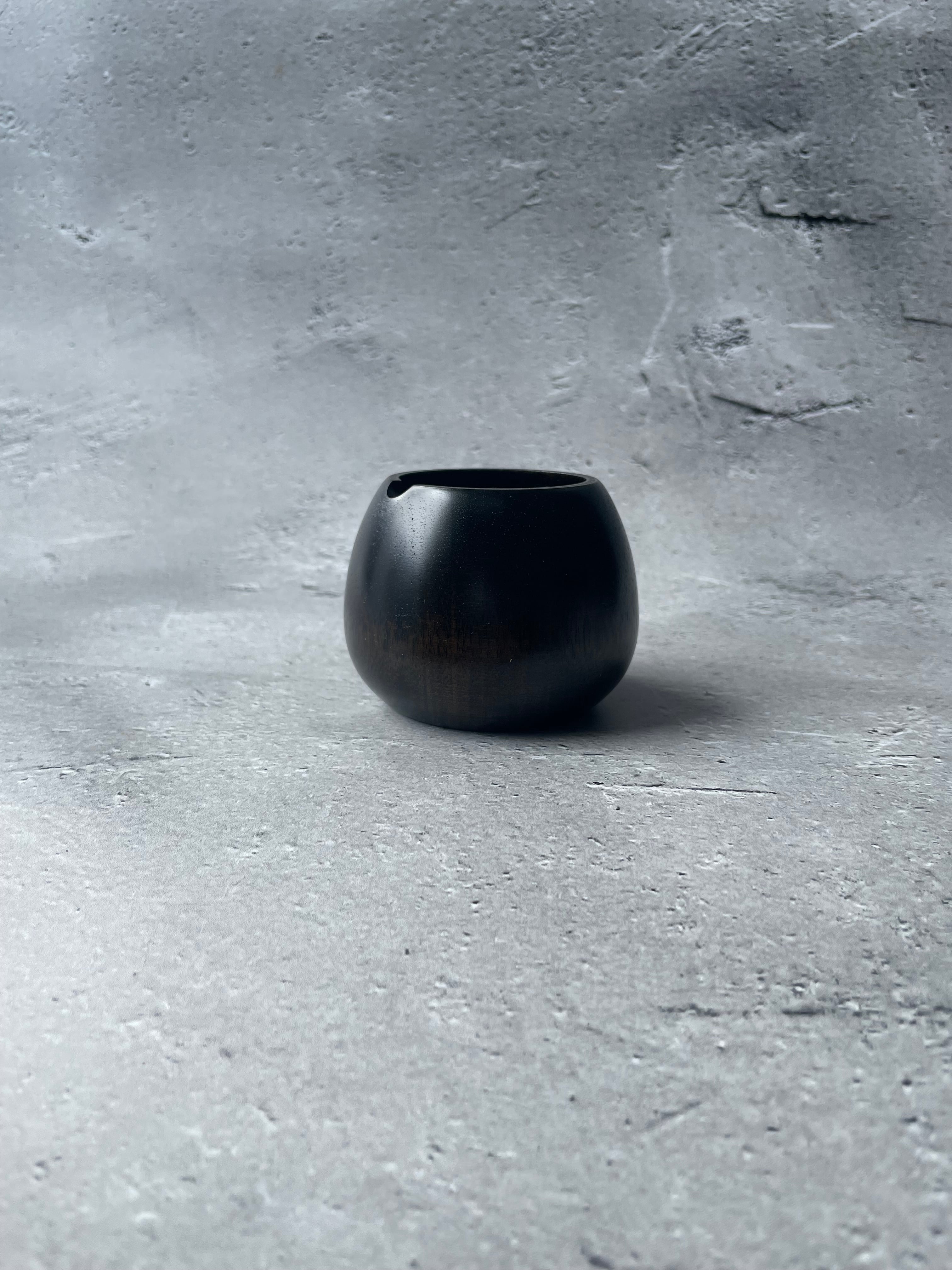 黒柿拭き漆我谷盆（くろがきふきうるしわがたぼん）