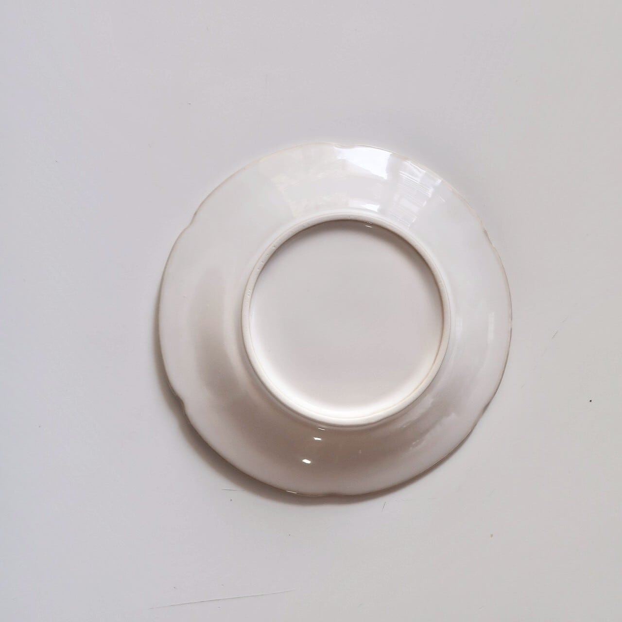 Antique relief dish / アンティーク レリーフ ディッシュ 16cm