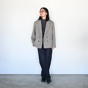 INTERIM (インテリム)一枚生地仕立てのダブルジャケットとカジュアルパンツでコーディネート1