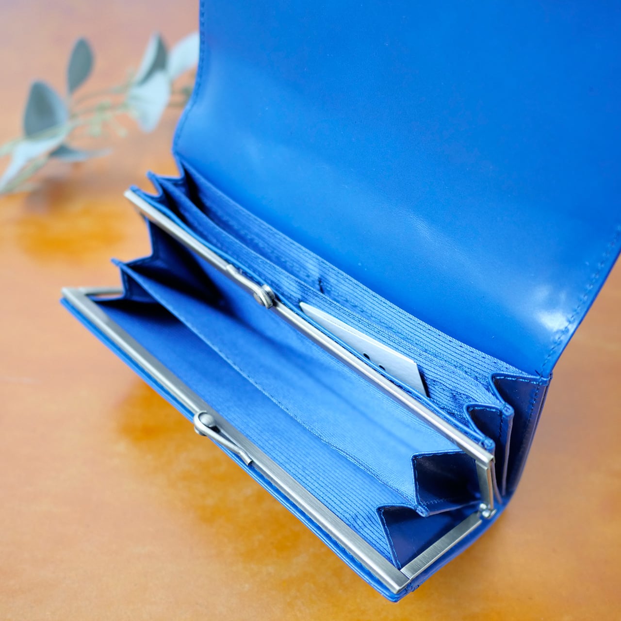 ✨️未使用級✨　ADMJ 長財布 ポーチ　がま口 型押し ブルー 青色 レザー ✨️未使用級✨ ADMJ 長財布 ポーチ がま口 型押し ブルー 青色 レザー