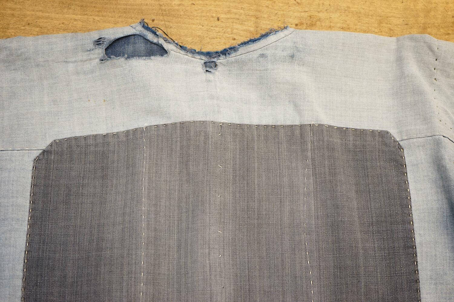 ③　薄手古布　藍染　継ぎ接ぎ　襤褸　リメイク　アンティーク　うぶ出し 428 藍無地 リメイクシャツ オール手縫い ボロ 継ぎ接ぎ 古布