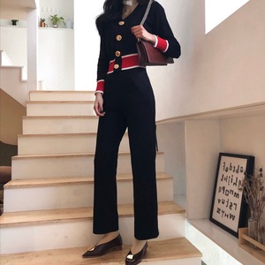 セットアップ ツーピース レディース 上下セット 2点セット ニット レトロ  送料無料 トップス ボトムス メタルボタン クロップ丈 バイカラー カーディガンストレートパンツ ウエストゴム Vネック 大人可愛い きれいめシンプル カジュアル 上品 おしゃれ 大人女子 こなれ感 ラフ とろみ感 L XL 2XL 3XL ゆったり ゆる 黒 ブラック 赤 レッド ベージュ 無地 春 秋 冬 10代 20代 30代 40代 ママ お出かけ 旅行 着回し 普段使い 韓国 オルチャン 体系カバー 美脚 脚長