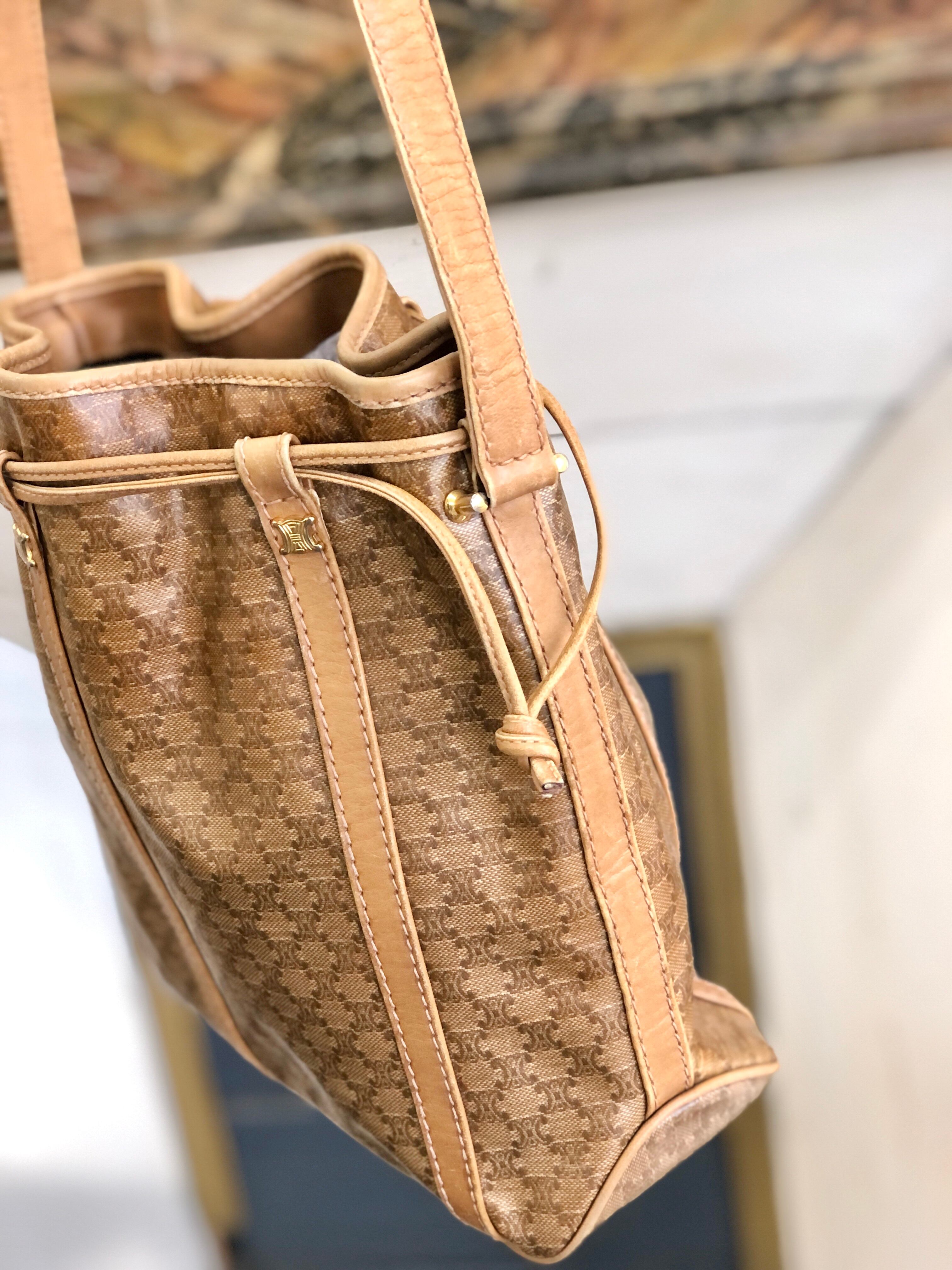 【美品】セリーヌ　マカダム　ブラゾン　トリオンフ　肩がけ　巾着　ショルダーバッグ CELINE セリーヌ マカダム ブラゾンスタッズ トリオンフ 巾着 ドロー