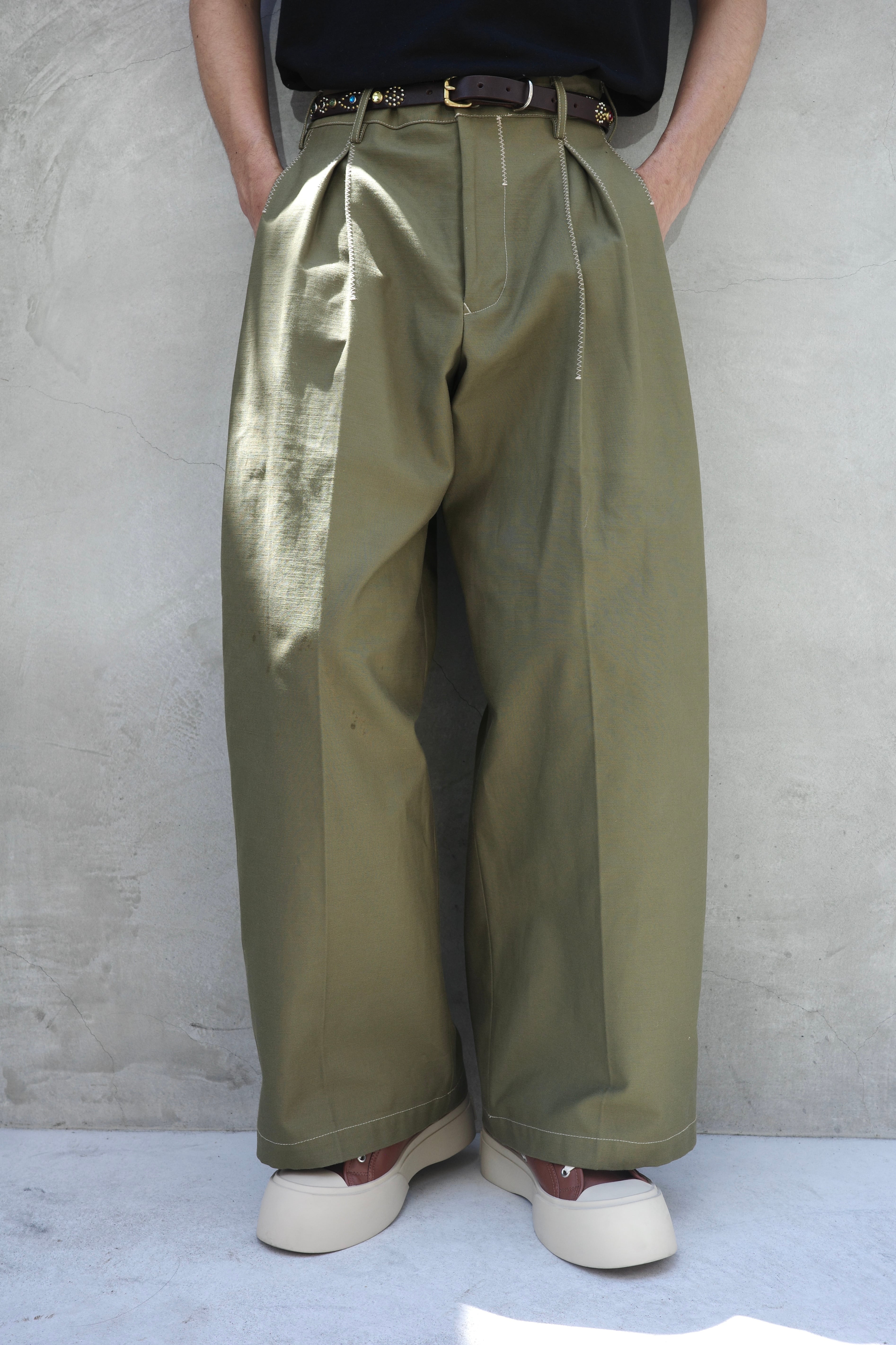 KHOKI【Tuck-detail cotton pants -Khaki-】 | lloomm