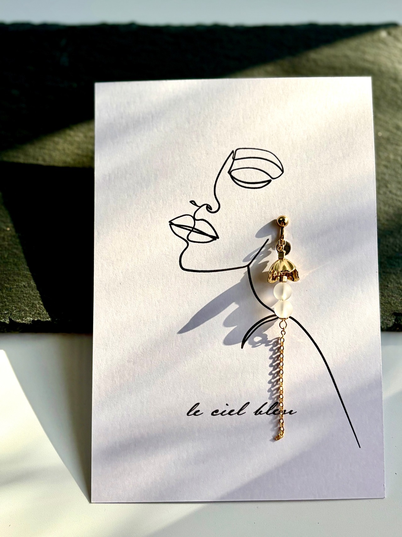 垂れ下がるこの花の実は 水晶 ゴールド/シルバー