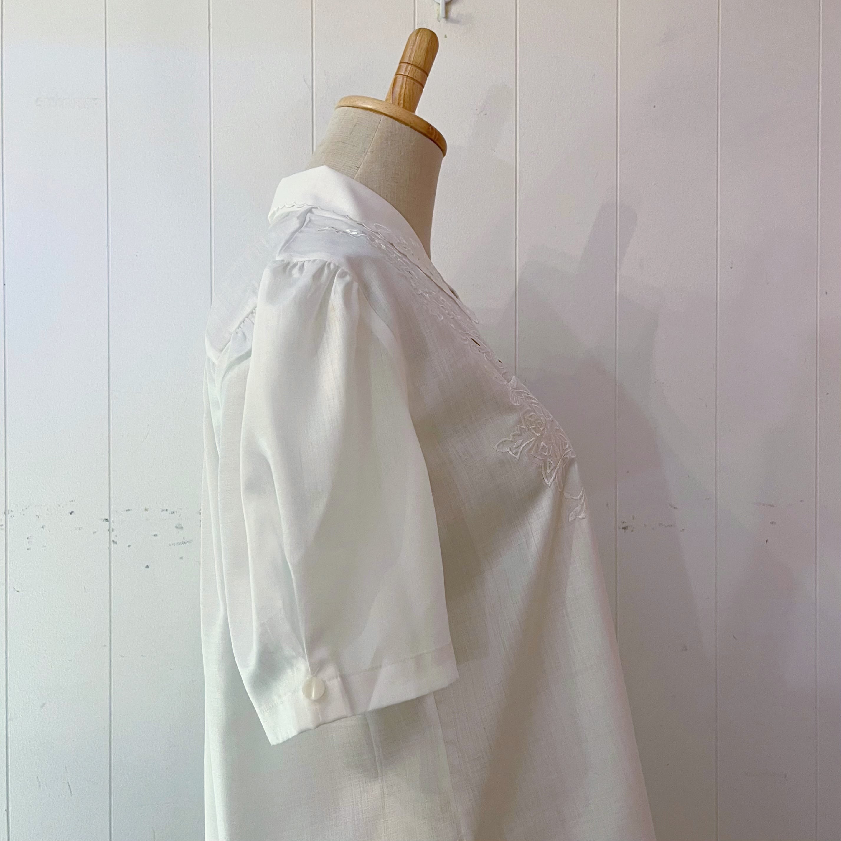 botanical embroidery white blouse