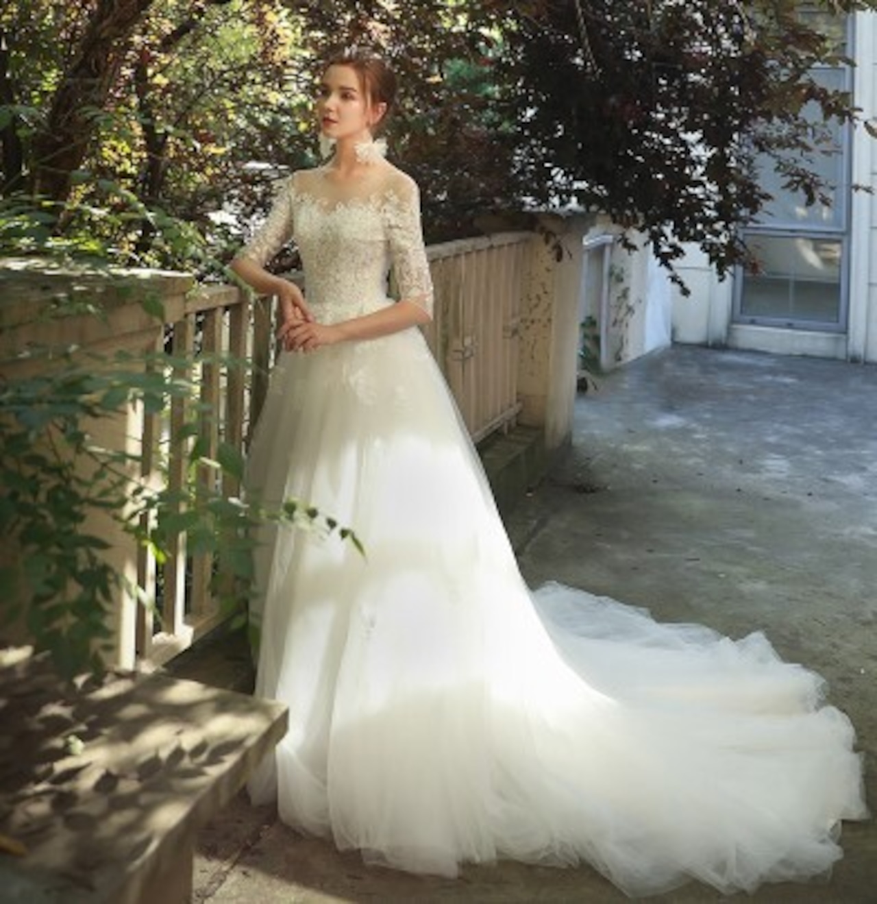 エレガント ウエディングドレス ミニトレーン/短トレーン 繊細レース  