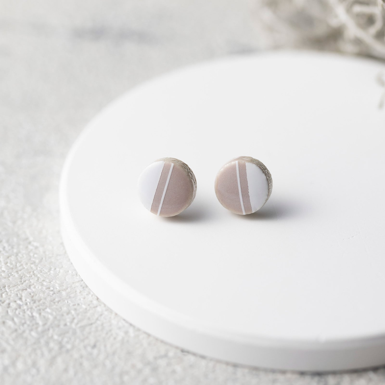 美濃焼陶器 モダン【10mm】ピアス / イヤリング|灰桜