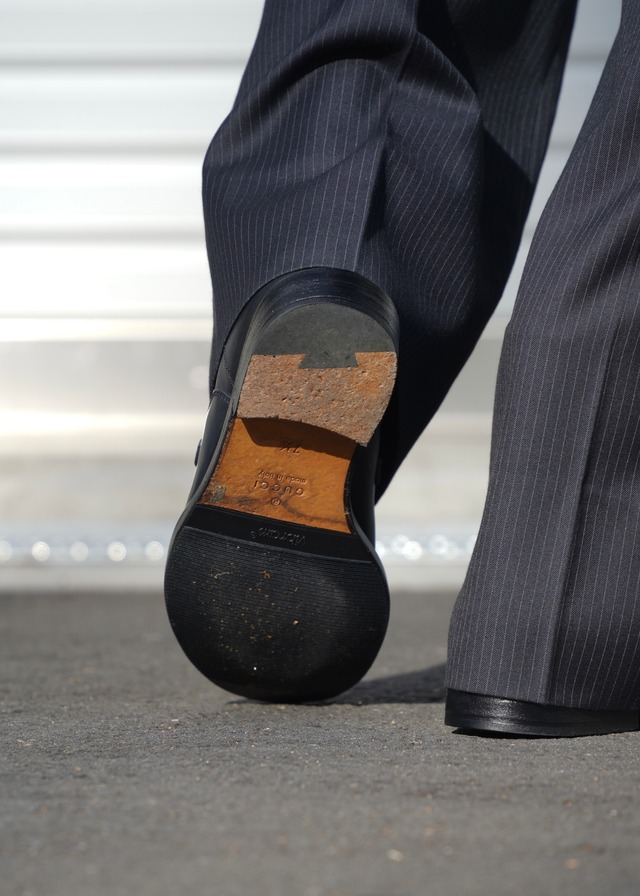 00’s GUCCI belted leather boots