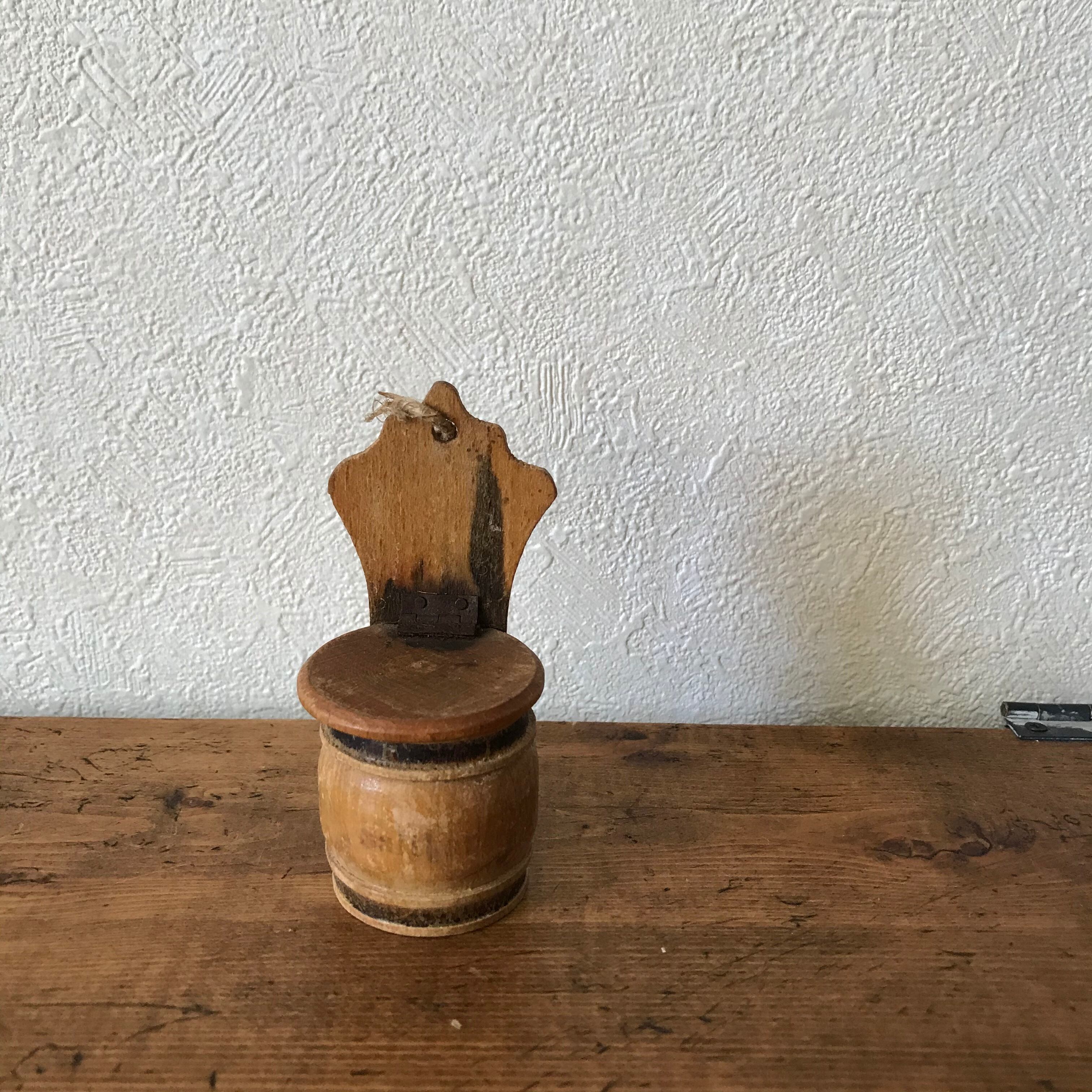 謎の木のいれもの