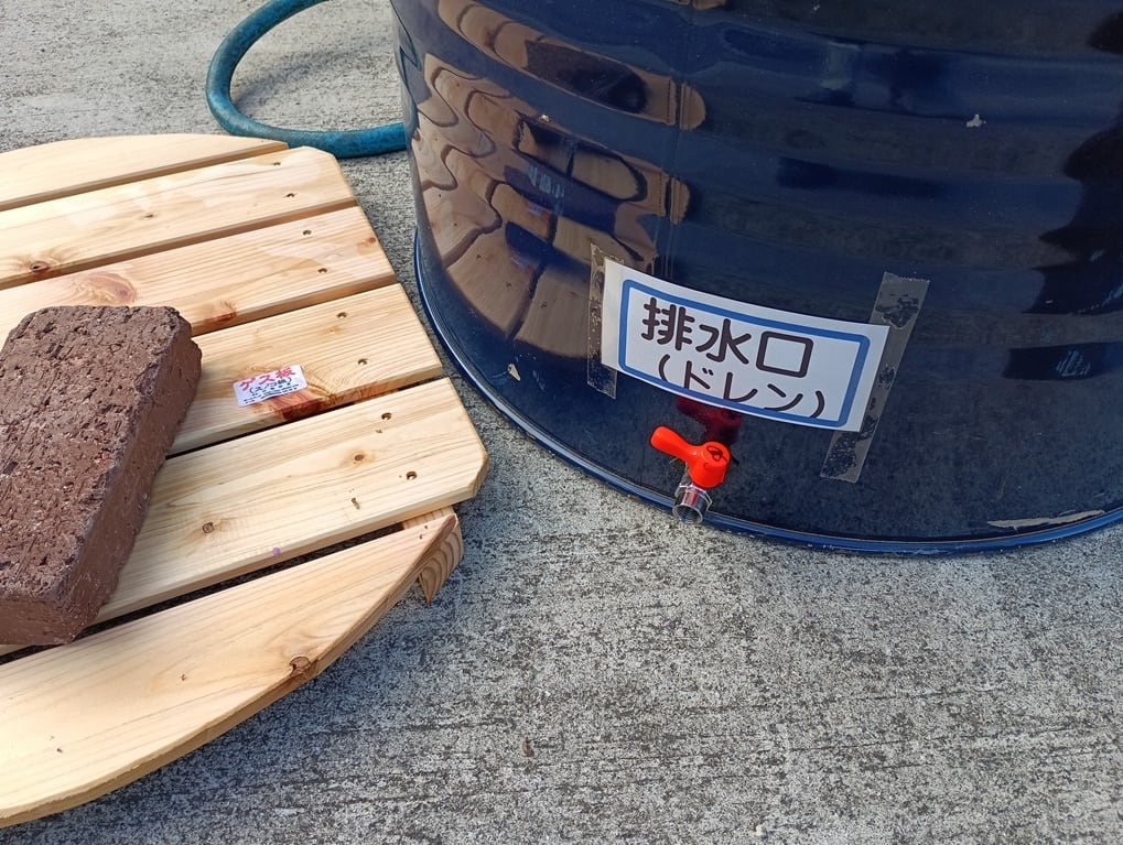 五右衛門風呂！ 石川君・ﾌﾞﾙｰ色 新品同様・ドラム缶利用 ゲス板 排水口