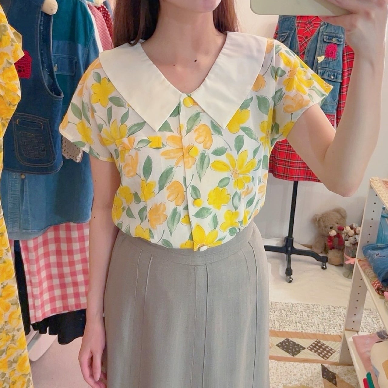 lemon yellow flower white collar blouse