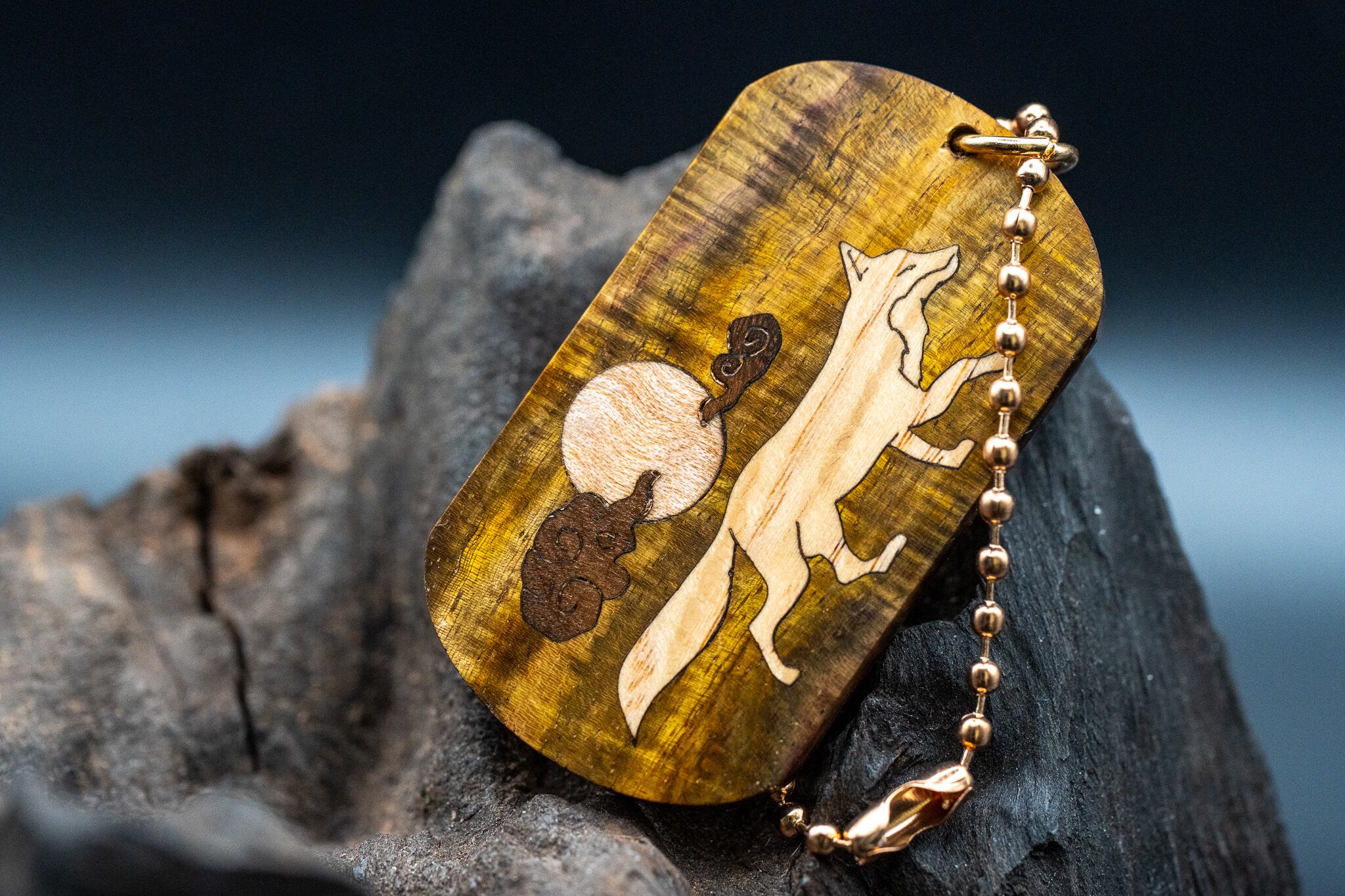 【21世紀最高峰の材】ゴールデンサイアミーズローズウッド マイクロカーリー ドッグタグ 象嵌 十五夜きつね