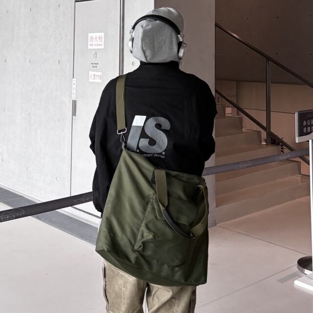 【予約販売】ショルダーバッグ メッセンジャー 斜め掛け ナイロン 大容量 メンズ シンプル 通勤 通学 カーキ シック 旅行 A4 こなれ感 お洒落 韓国 トレンド