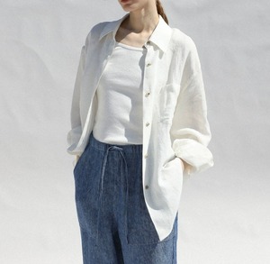 オーバーサイズ 襟付き 長袖 シャツ レディース トップス シャツ 羽織 丈長 ミディアム 長袖 ドロップショルダー 角襟 ポケット 前開き ボタン リネン 綿 コットン 麻 かわいい 大人可愛い きれいめ シンプル カジュアル 上品 おしゃれ こなれ感 ルーズ 無地 春 夏 秋 冬 ママ 通勤 学生 学校 通学 デート お出かけ 旅行 公園 女子会 休日 重ね着 体型カバー 普段使い 着回し 紫外線対策 UV対策 XS S M L XL 小さいサイズ ゆったり 白 ホワイト ピンク 水色 ライトブルー