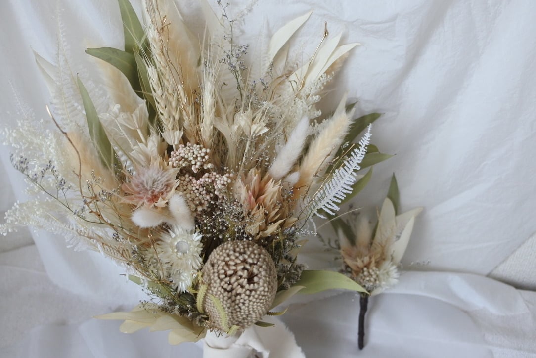 バンクシアのホワイトウェディングブーケ＆ブートニア《送料無料