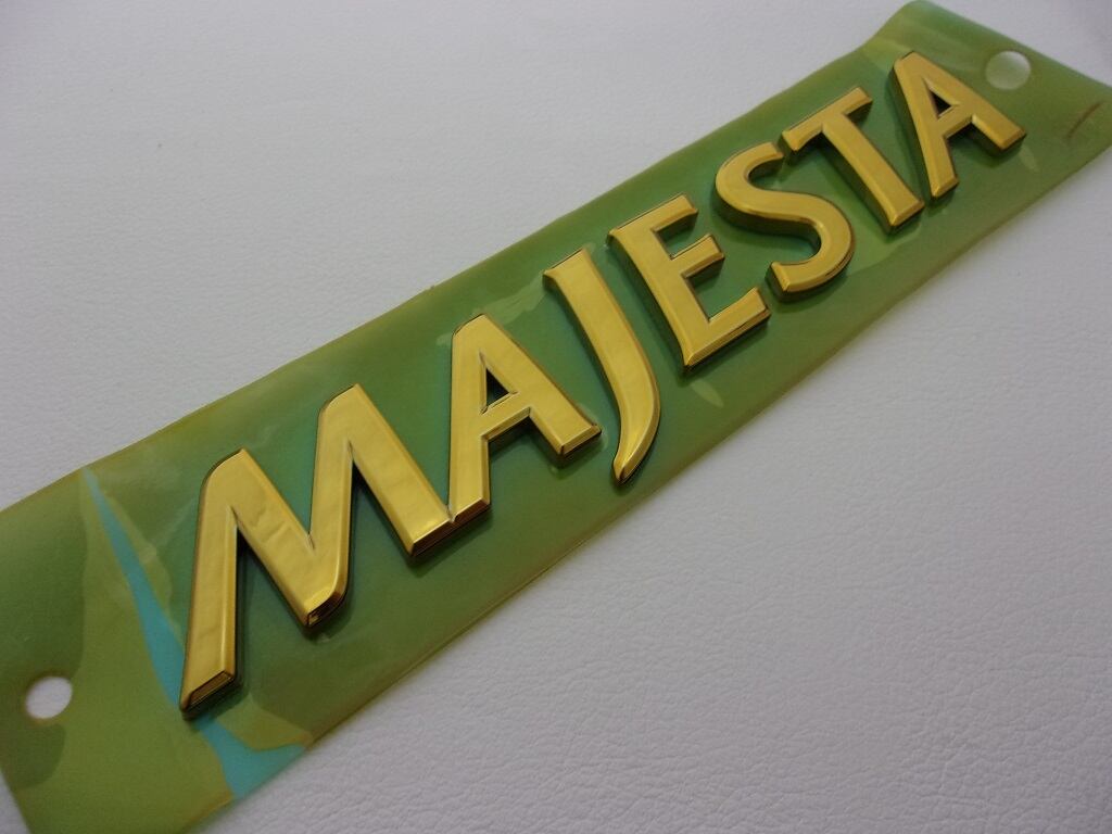 210系クラウン マジェスタ ( CROWN MAJESTA ) ゴールド エンブレム　文字2点セット 210系クラウン MAJESTA(マジェスタ) ゴールドエンブレム 文字
