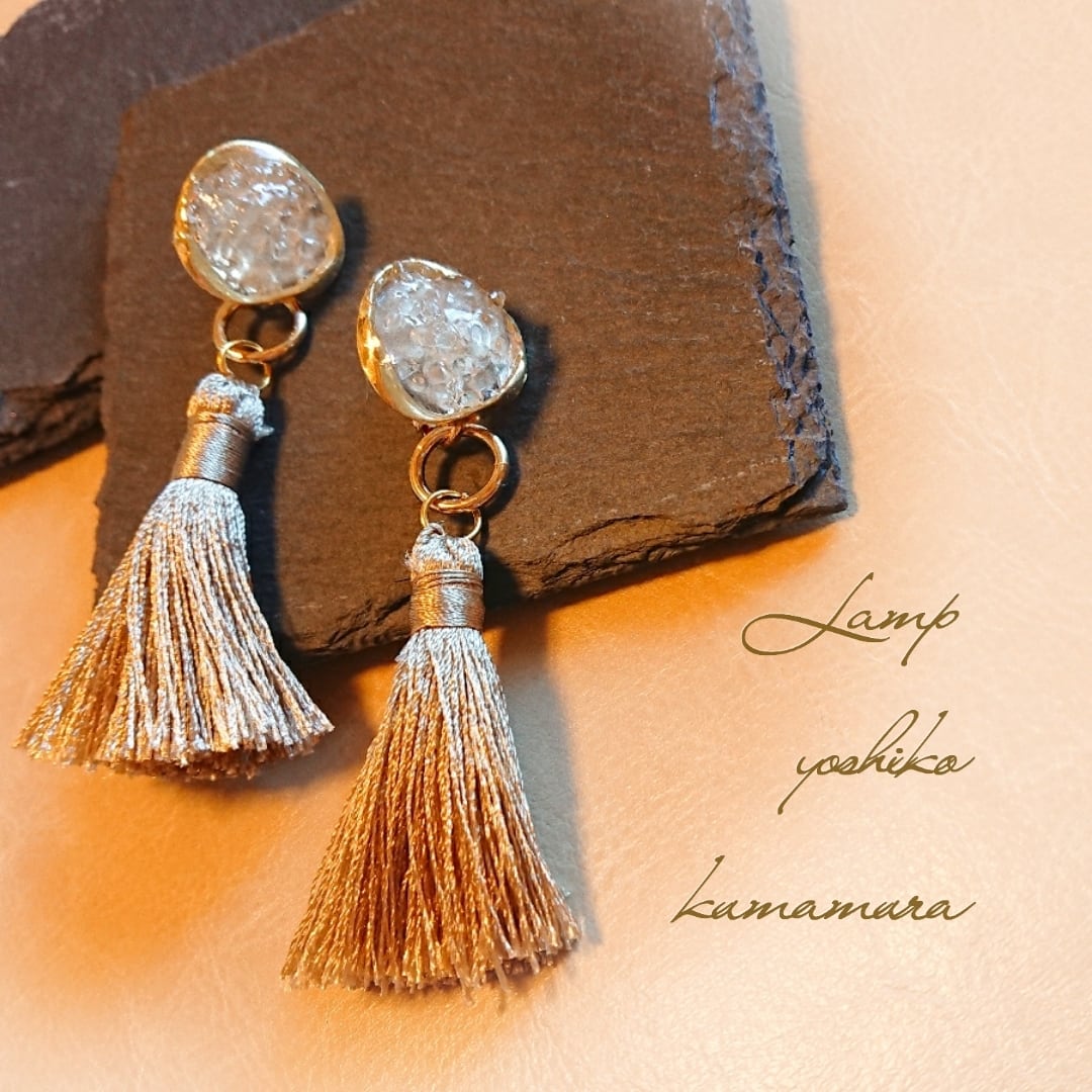 シンカルファとローズヒップや野バラを紡いだリネンタッセル付き