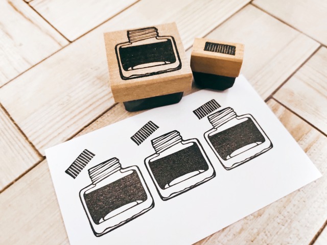 蓋の開くインク瓶