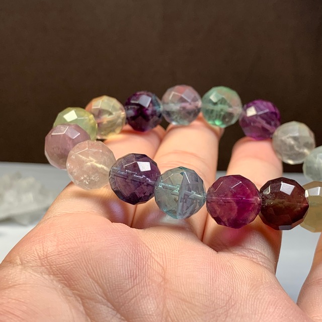 no6.多彩な変わった色合いフローライト・ブレスレット