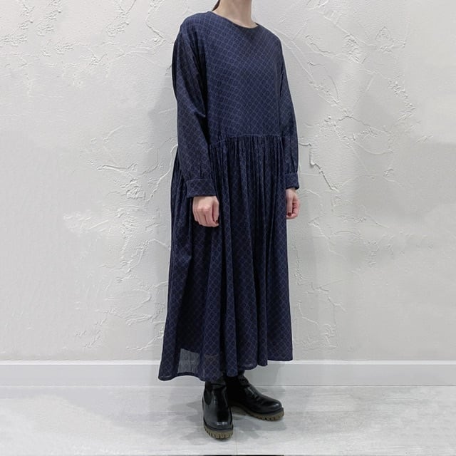 maison de soil HANDWOVEN COTTON SILK REPETITIONAL FLOWER maison de soil HANDWOVEN COTTON SILK REPETITIONAL FLOWER