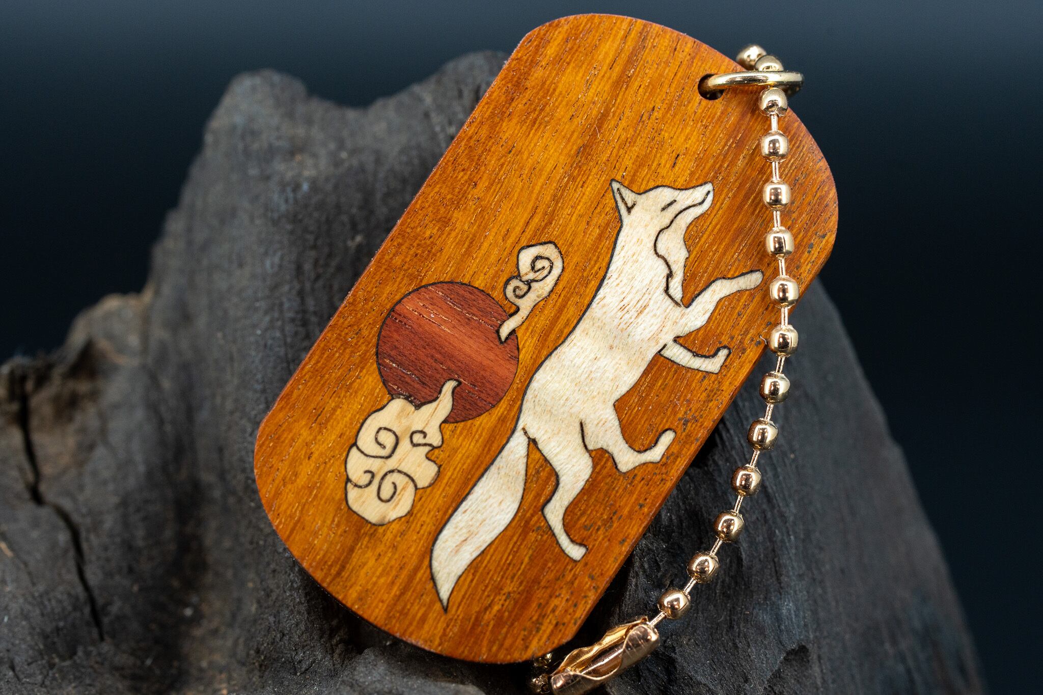 【染色と音楽の源】 フェルナンブーコ ドッグタグ 象嵌 十五夜きつね