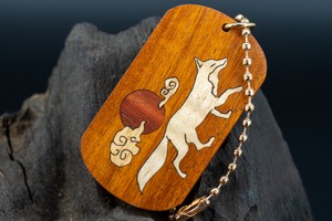 【染色と音楽の源】 フェルナンブーコ ドッグタグ 象嵌 十五夜きつね