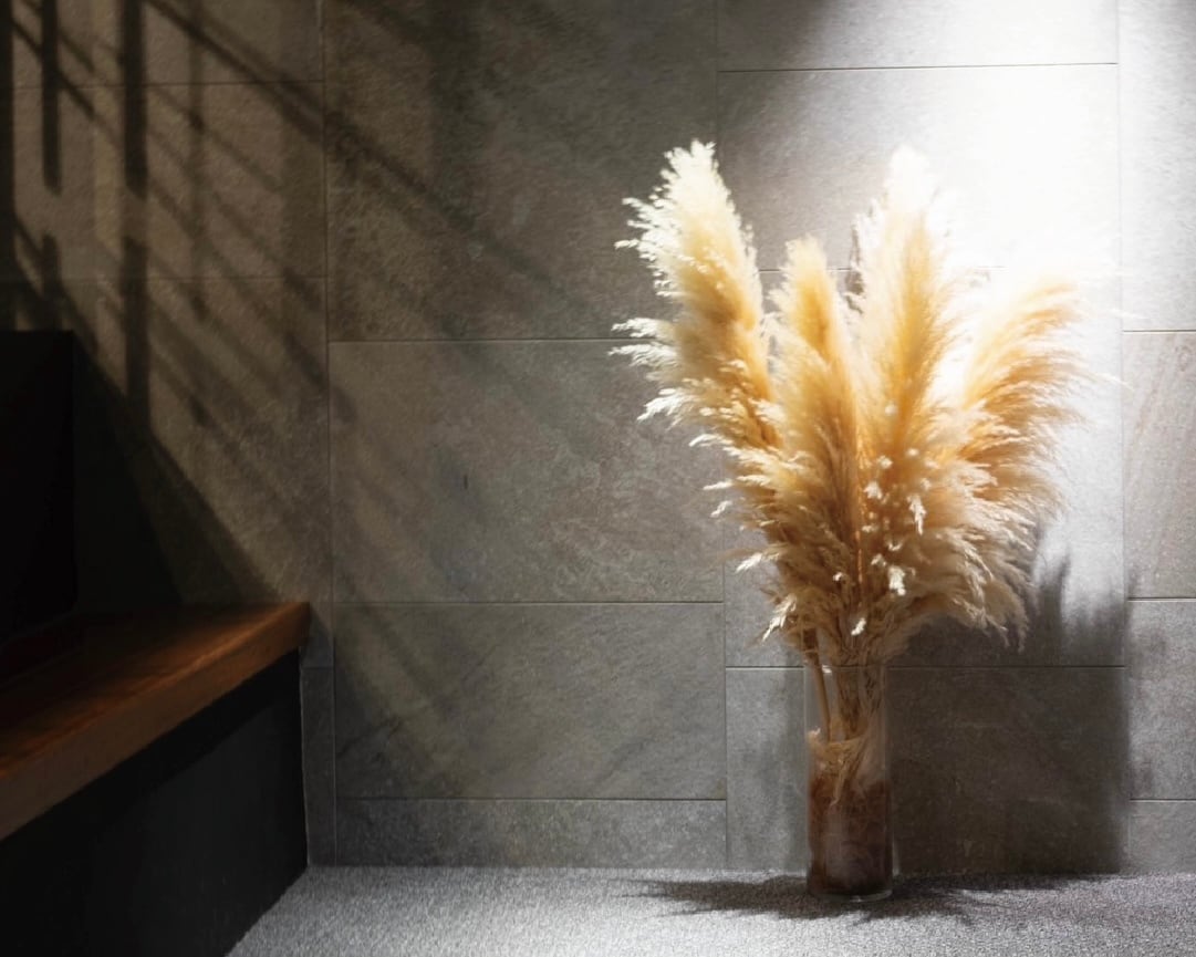 大人気】パンパスグラス5本セット_ガラス花瓶付 | The15