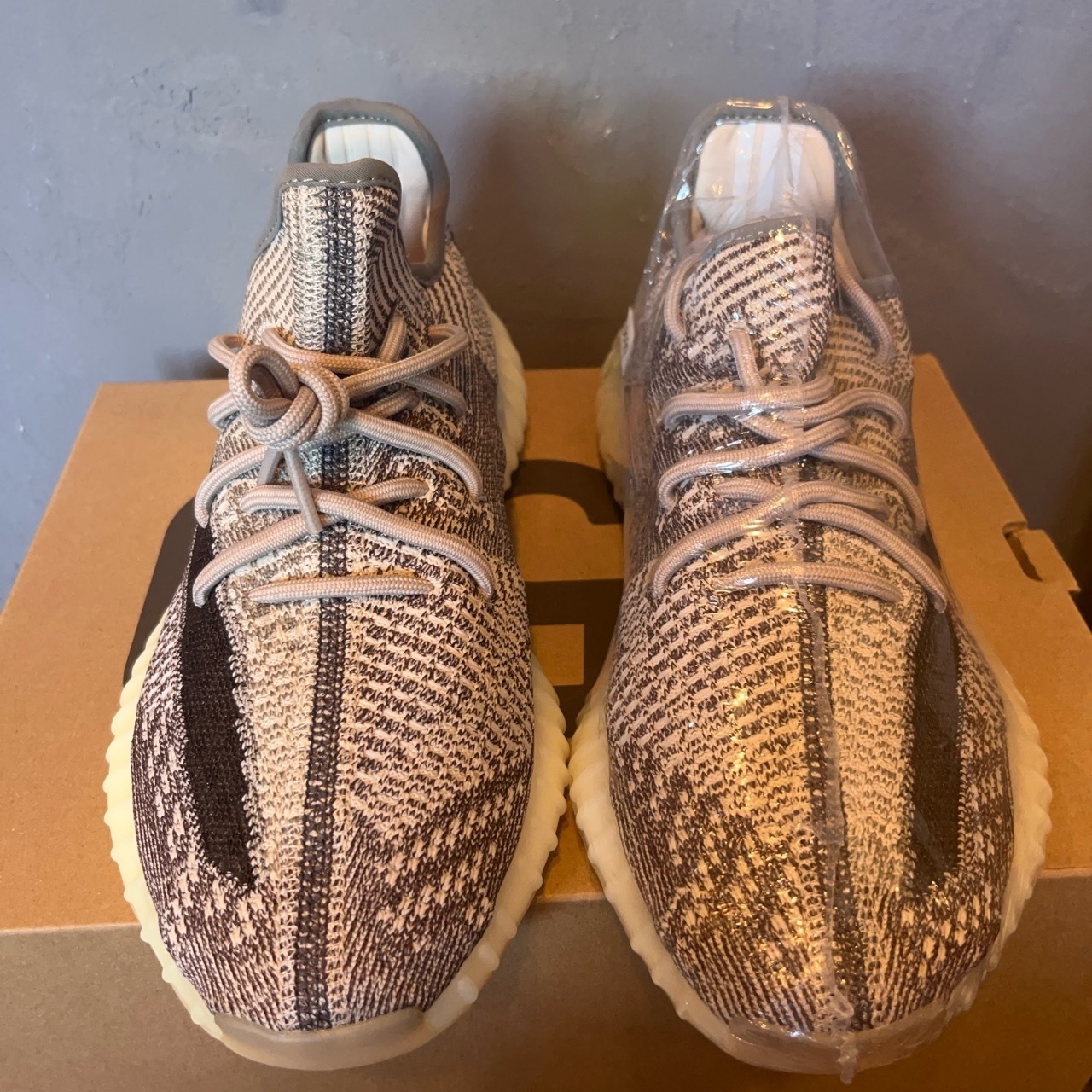 【新品未使用】アディダス イージーブースト350V2 "ザイオン"（FZ1267）