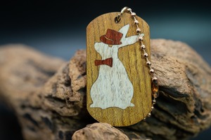 【黄金の木】 御蔵島 金桑 ドッグタグ 象嵌 三月ウサギ