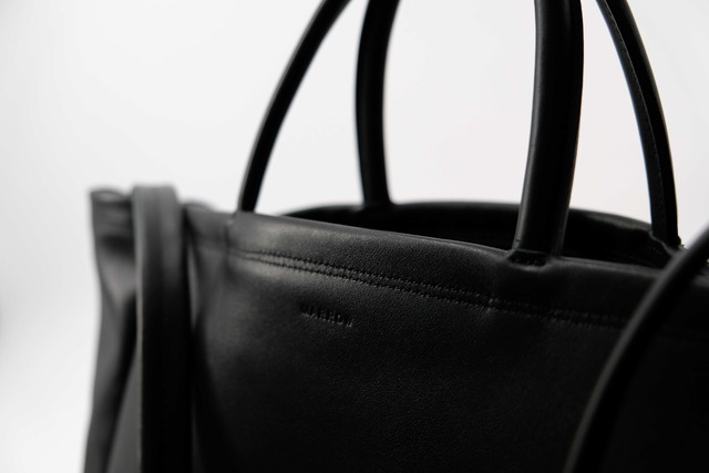 MARROW/MA-AC6308 NAPA HANDLE TOTE BLACK