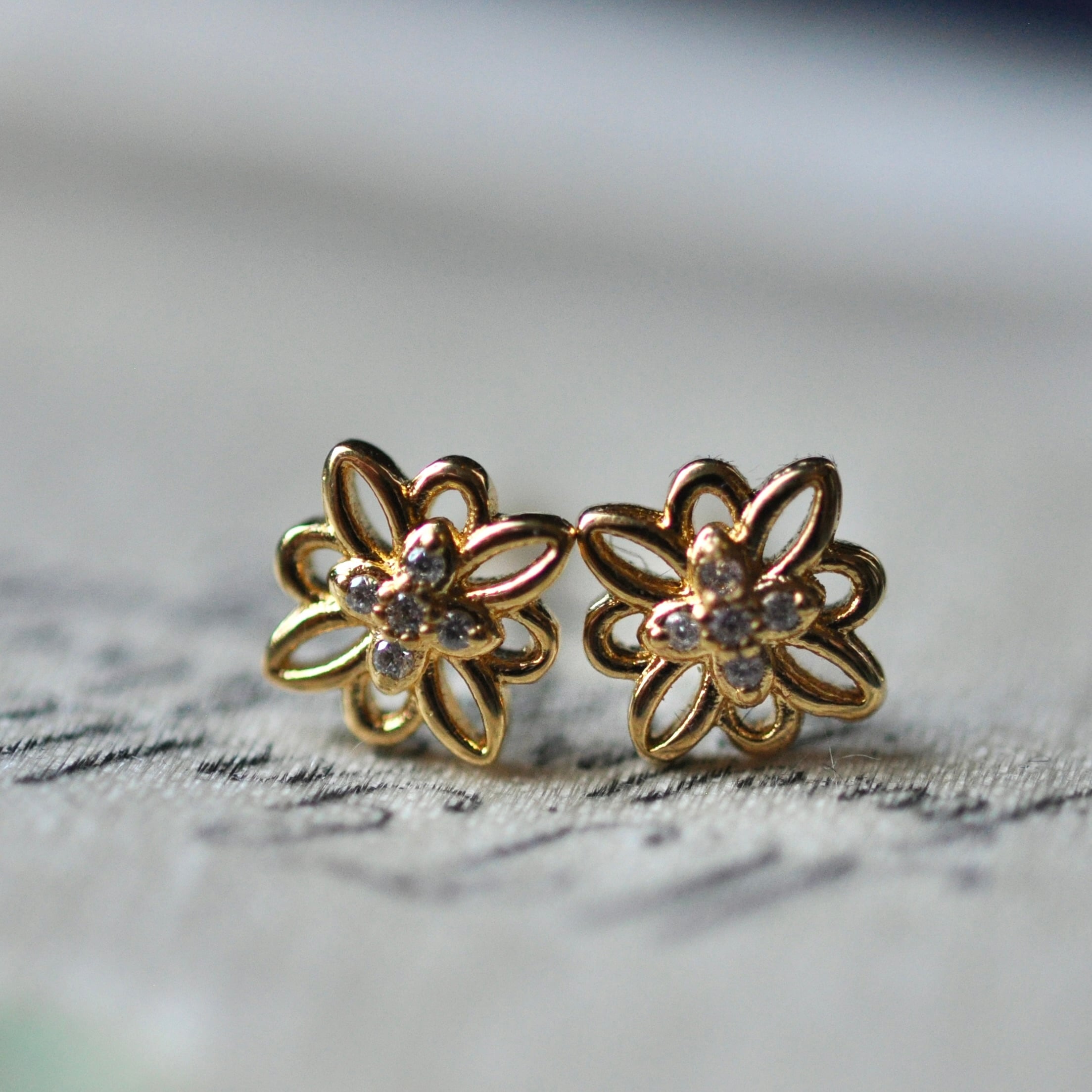 Rose Marie flower pierce (zircon) / France