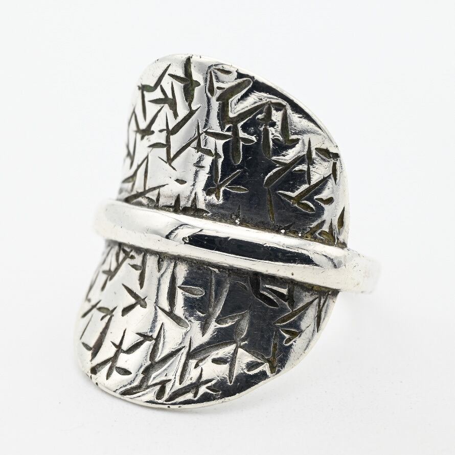 Oval Design Abstract Ring #13.5 / Ireland
