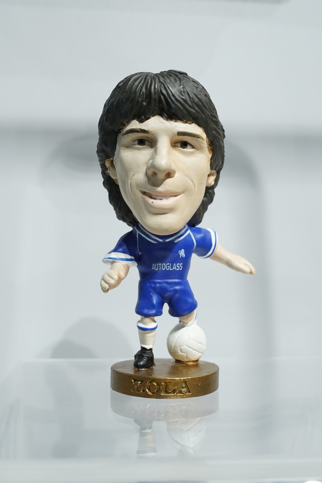 フランコ・ゾラ（Franco Zola）CG034 チェルシー No.25 Corinthian ProStars 1999 ゴールド台座 サッカーフィギュア