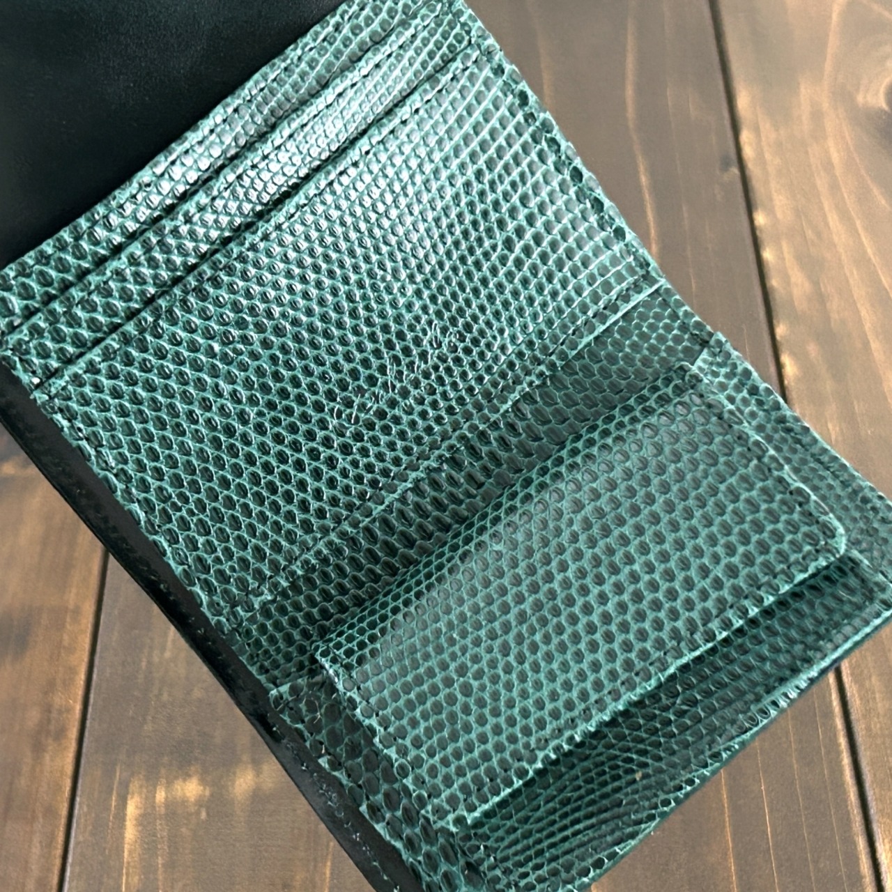 クロコダイル コンパクトウォレット ダークキプロス