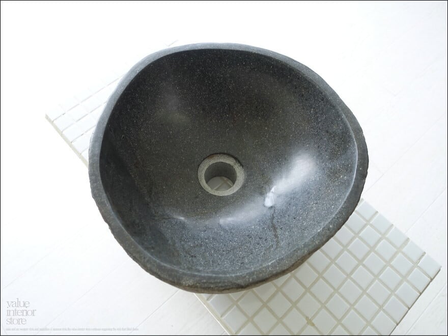 大きめな自然石の内面を刳り貫き磨き上げた石鉢w58cm 洗面