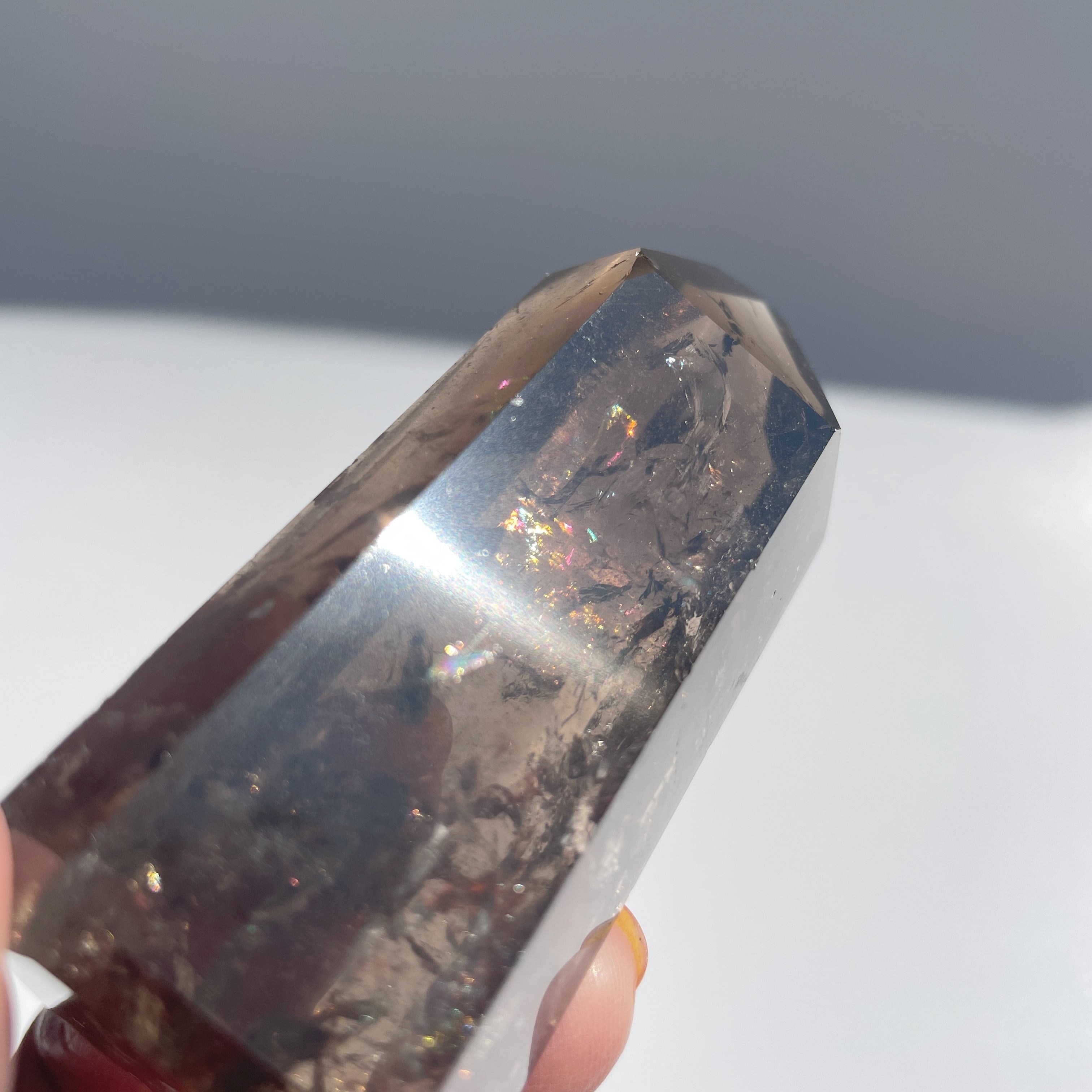 パーティを彩るご馳走や 虹入り◎スモーキークォーツ タワー27◇Smoky quartz Tower 置物