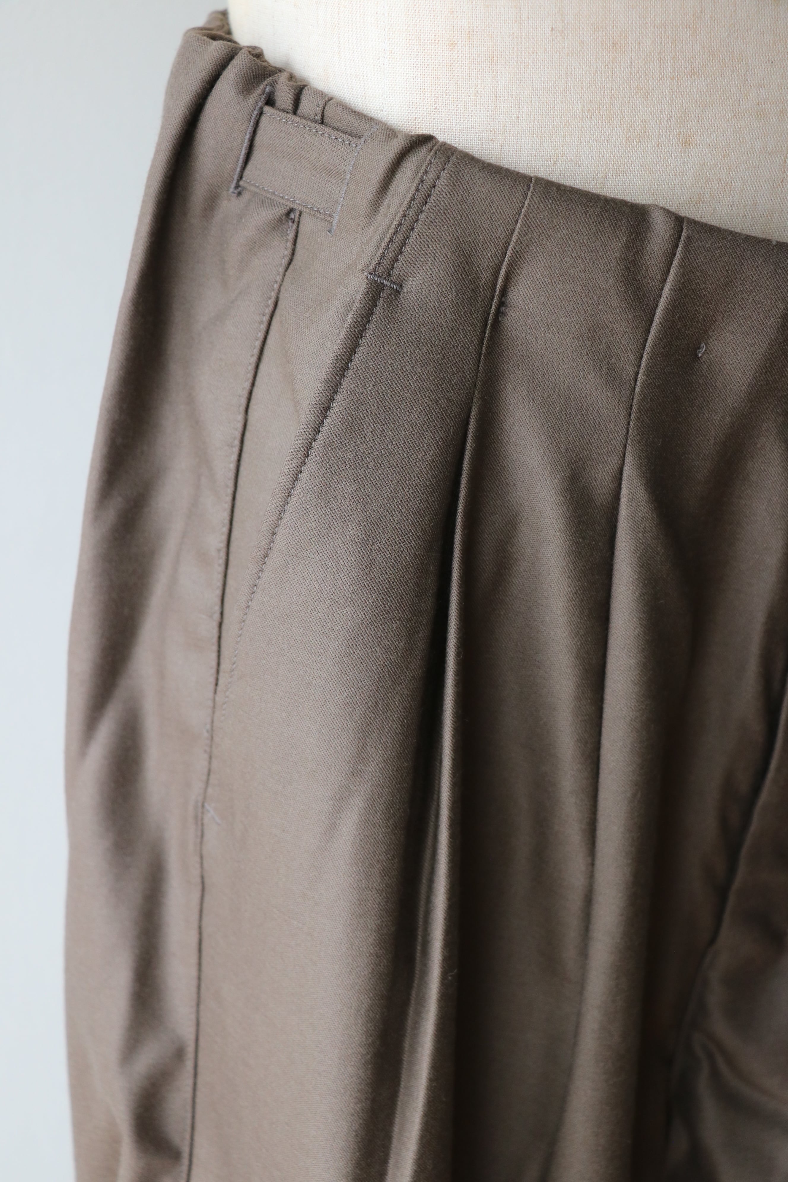 Ancellm -WOOL SATIN BELT-LESS SLACKS- / ANC-PT127 / アンセルム