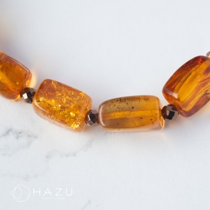 琥珀とパールの輝く美と健康ブレス［アンバー（琥珀）／淡水パール／水晶／クラック水晶］