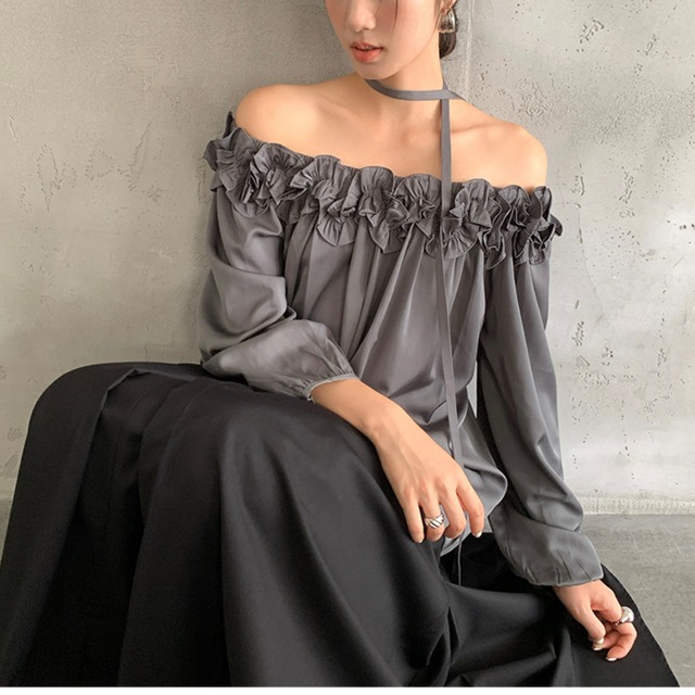 frilled off-the-shoulder one-neck blouse