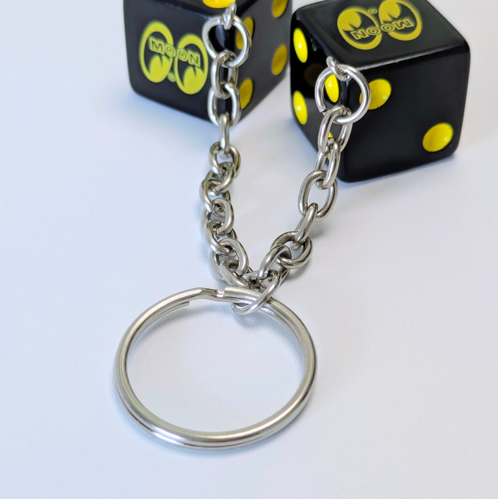 【 MOON / MOONEYES / ムーン アイズ 】 MOON Twin Dice Keyring ムーン ツイン ダイスキーリング / ホットロッド〚アメリカン雑貨 アメトイ〛
