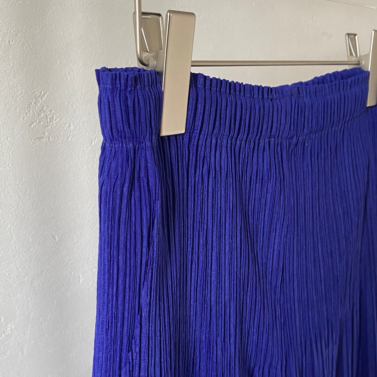 【受注予約：7月中旬入荷予定】tapered pleated 【PT】/blue