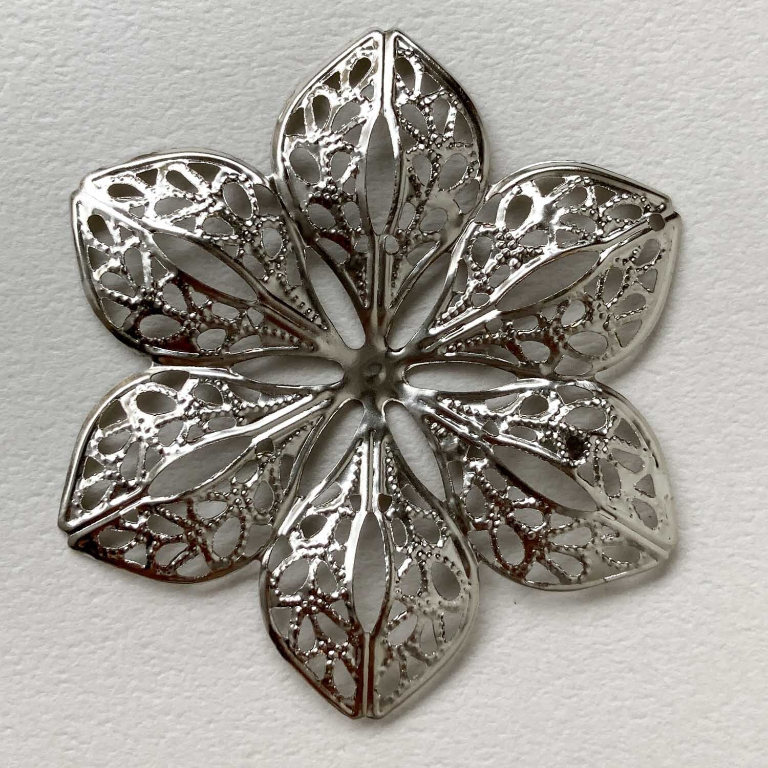 6弁花透かし模様メタルパーツ | Dua-アクセサリーパーツショップ