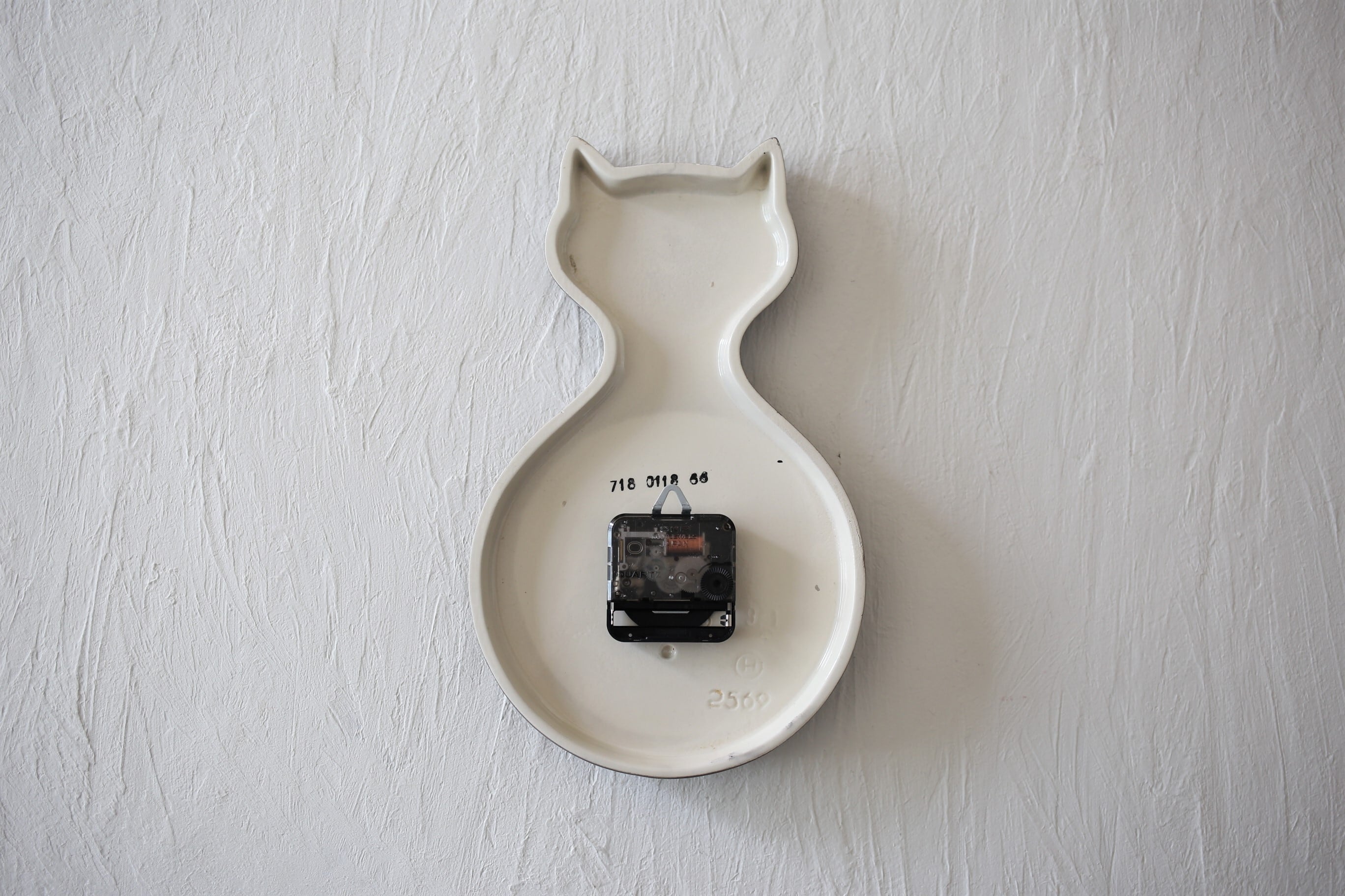 ドイツ アンティーク ヴィンテージ Kienzle 陶器製 『黒ネコ』 壁掛け時計（電池式 クォーツ交換済み）N-03112 | EMUPARIS  powered by BASE