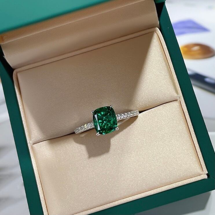 2.55カラットのエメラルドリング（証明書付き） 2.5カラット 人工エメラルド グリーン キラキラ ゴージャス