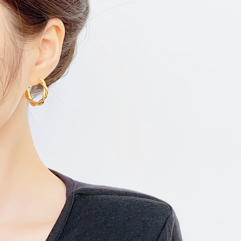 ツイストフープ ピアス レディース pierce | LAVISH