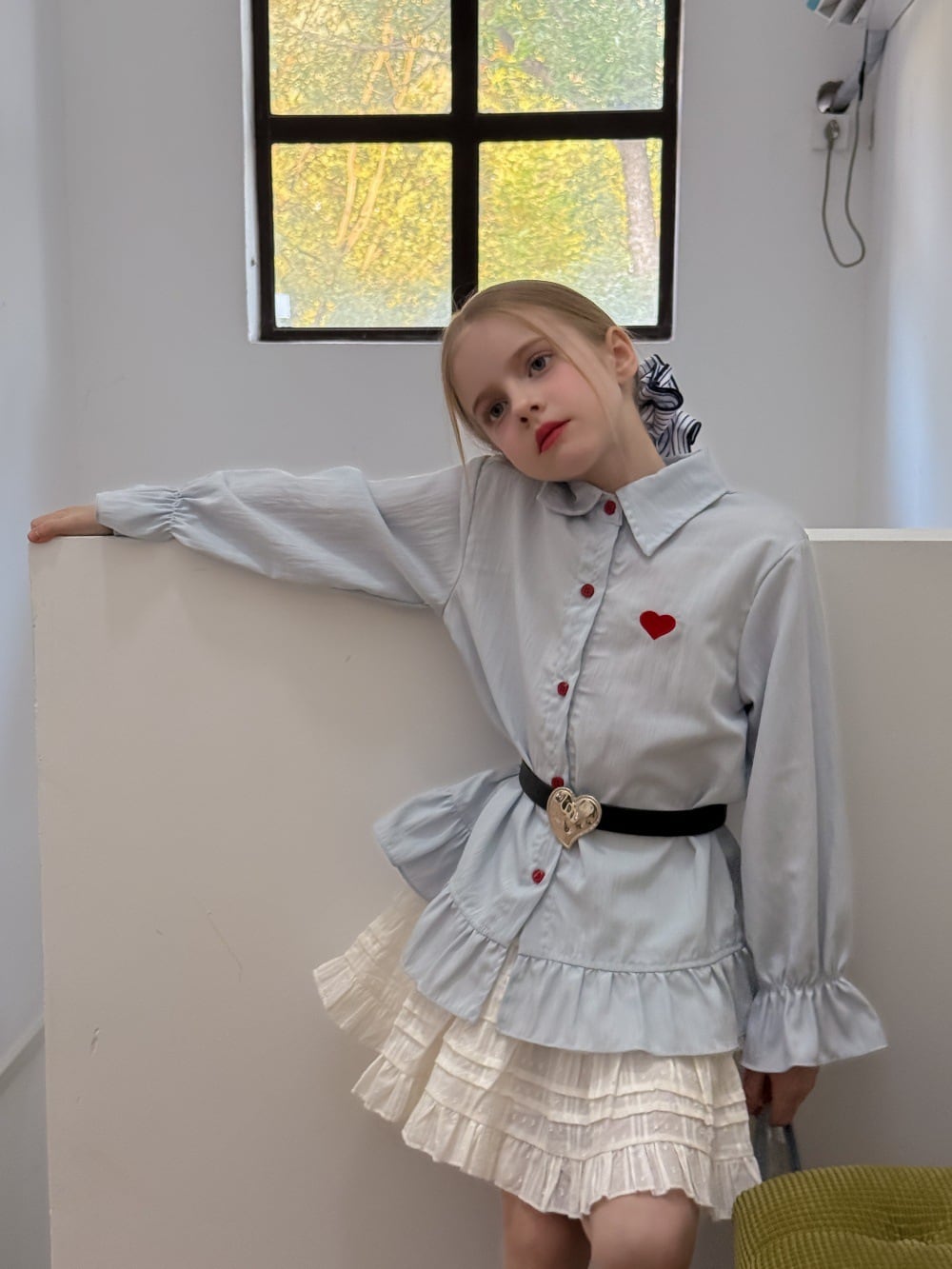 ベルト付きハート刺繍シャツ