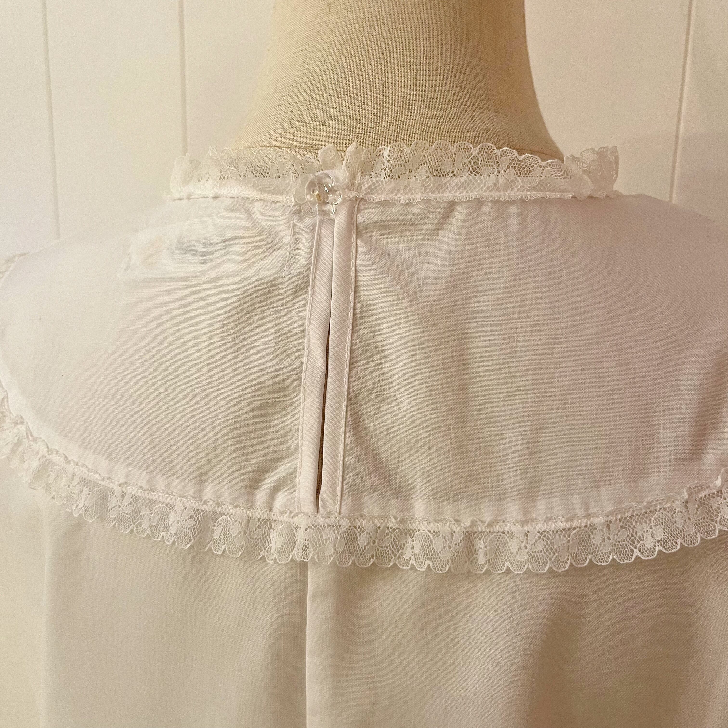 white lace embroidery sleeve less neglige