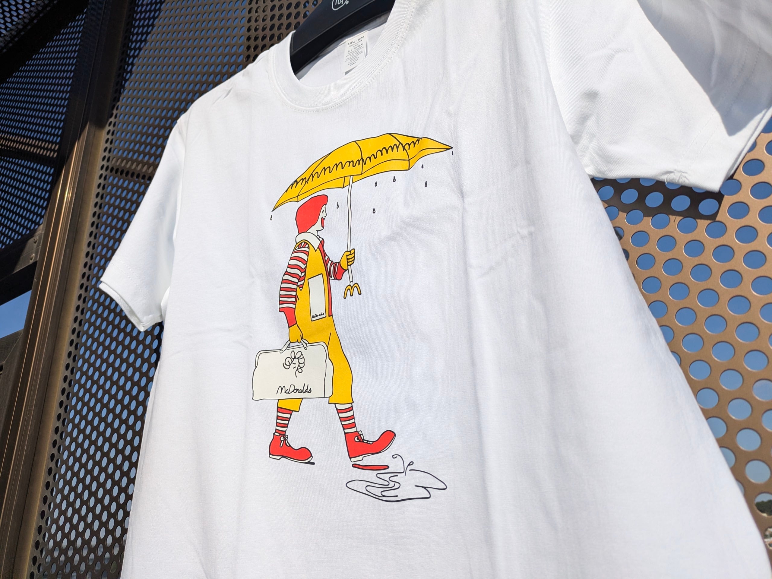 【 Ronald McDonald ( ロナルド・マクドナルド / ドナルド )】『 umbrella 』Tシャツ 〚アメリカン雑貨 アメトイ〛